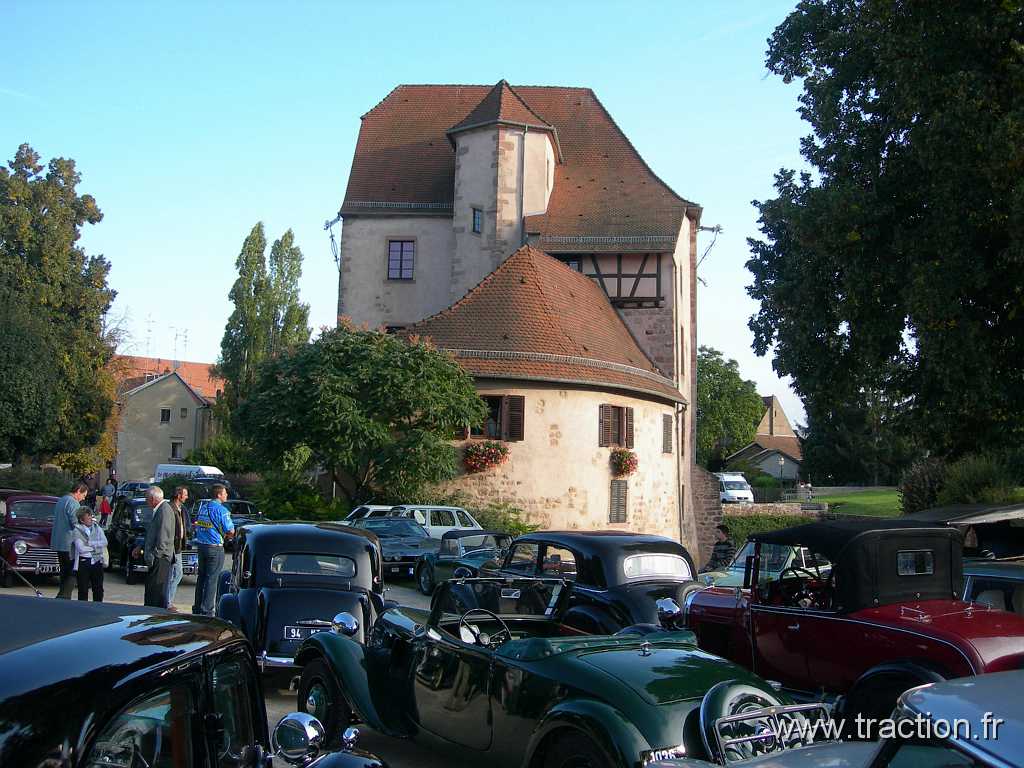 20080921 8 Soultz 06.jpg - 21/09/2008 - 68360 SOULTZ HAUT RHINCLUB DE VƒHICULES ANCIENS D'ALSACE-MULHOUSE - CVAAM25�mes JOURNƒES EUROPƒENNES DU PATRIMOINEExposition des vŽhicules et visite du MusŽe Bucheneck
